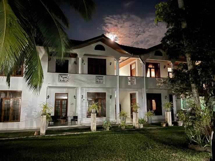 Vijai Resort Negombo Exterior photo